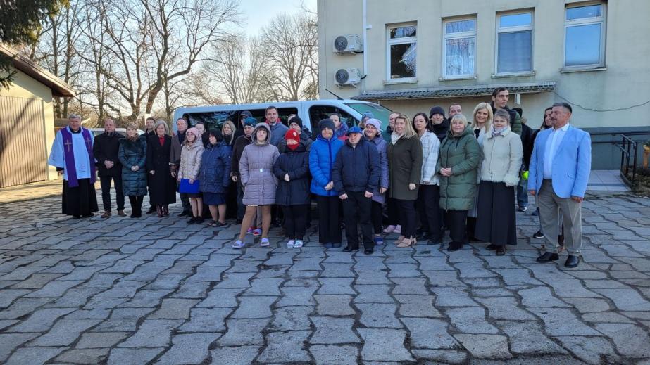 Nowy samochód dla podopiecznych WTZ /AUDIO/