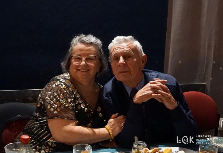 Seniorzy wiedzą jak bawić się w karnawale /WIDEO/1