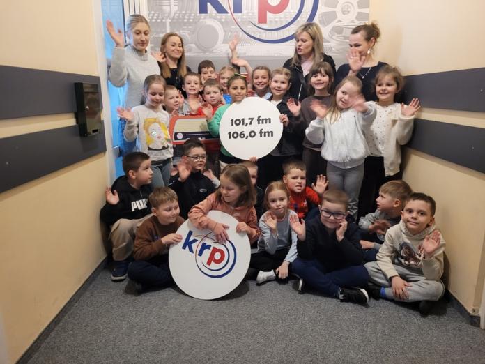 Przedszkolaki z „Ogródka św. Franciszka” w radiu. Wizyta w Katolickim Radiu Podlasie pełna emocji