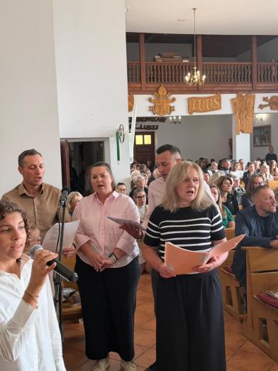 Adoracja w centrum – Projekt „Ten Najważniejszy” w parafii Warszawice